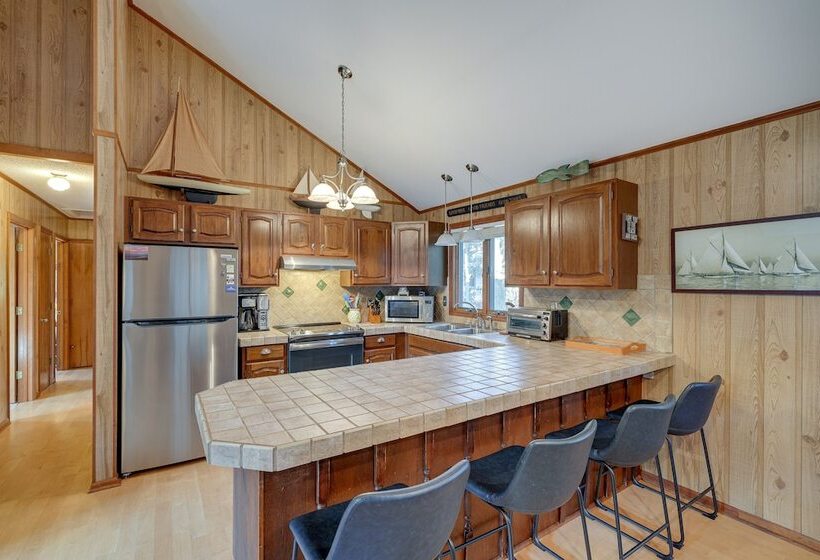 Outer Banks Retreat   Walk To Beach!