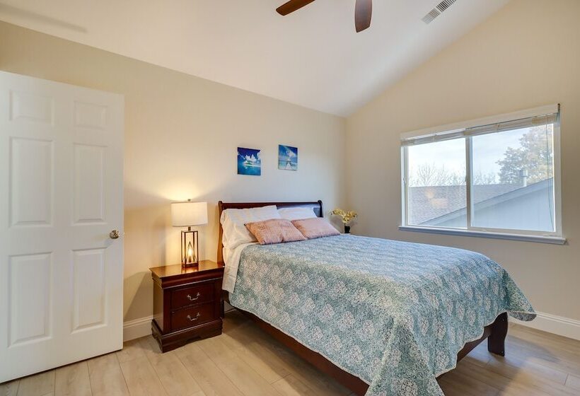 Spacious Family Retreat 4 Mi To Downtown!