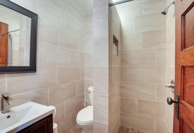 Spacious Home In Ramsay: 9 Smart Tvs + Pool Table!