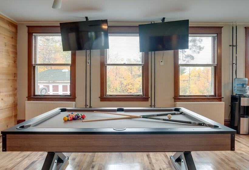 Spacious Home In Ramsay: 9 Smart Tvs + Pool Table!