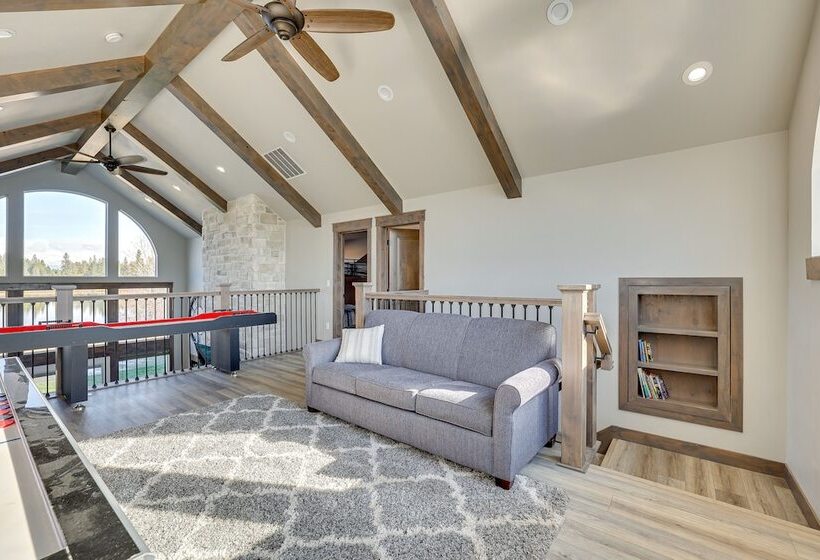 Spacious Mccall Home W/ Private Lake Access!