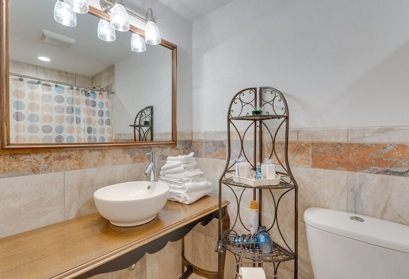 Spacious Murphy Retreat W/ Decks & Game Room!