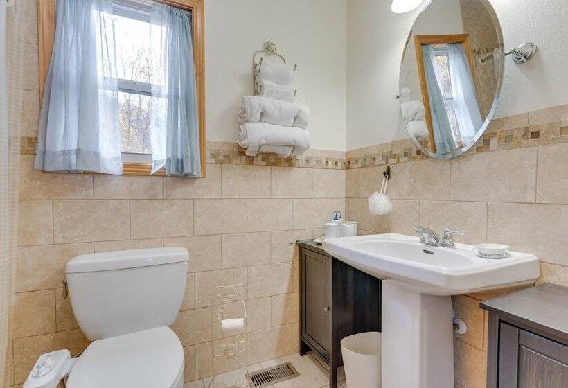 Spacious Murphy Retreat W/ Decks & Game Room!