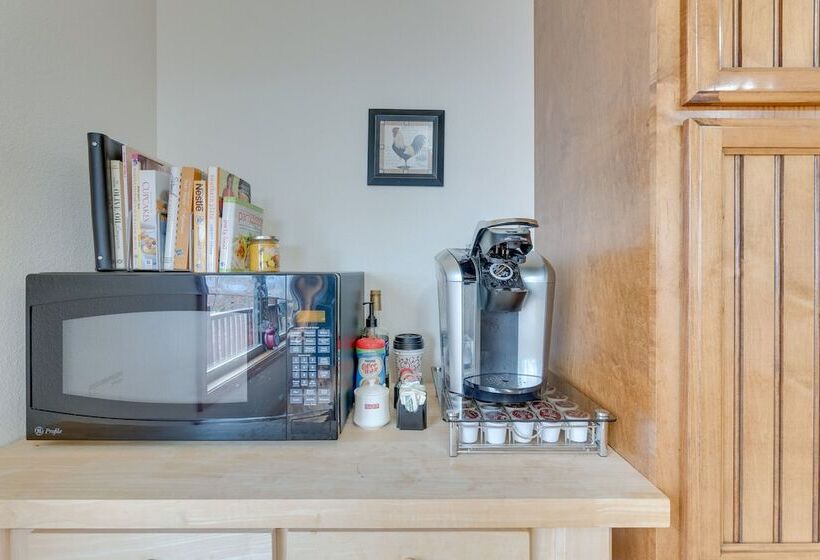 Spacious Murphy Retreat W/ Decks & Game Room!