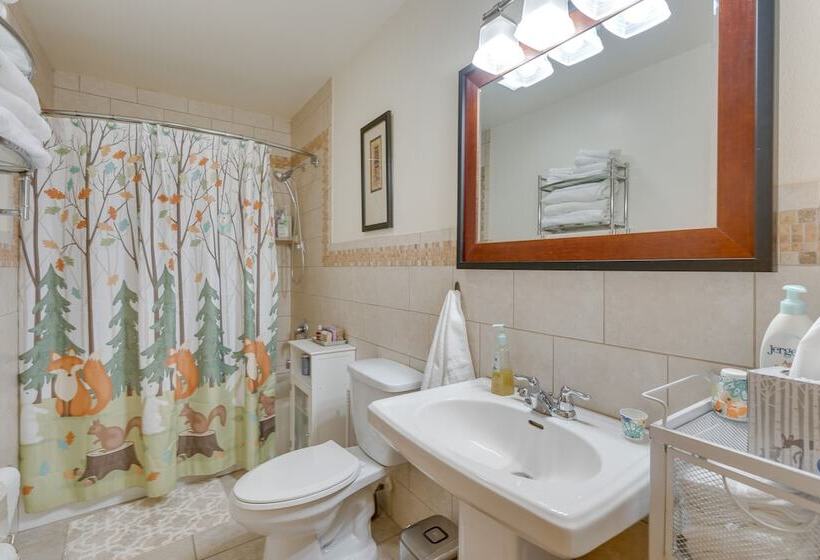 Spacious Murphy Retreat W/ Decks & Game Room!