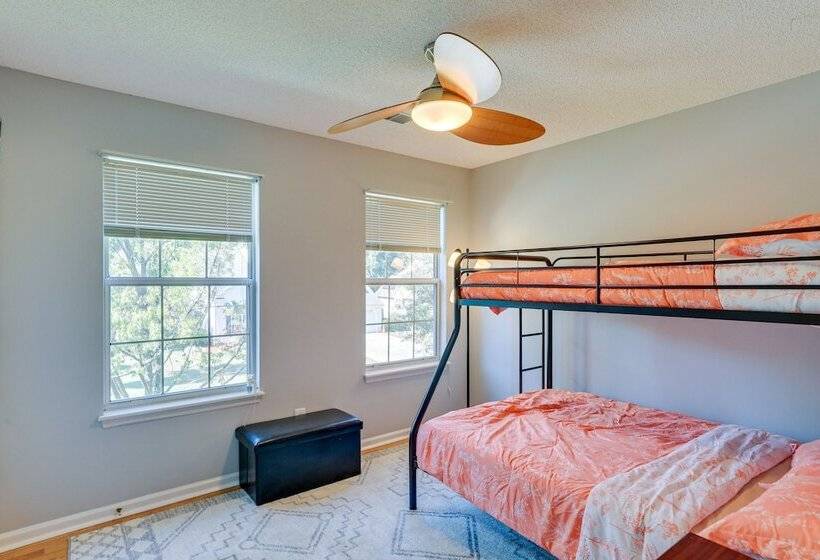 North Charleston Home Near Shopping & Dining!