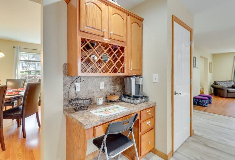 Spacious Poconos Home ~ 12 Mi To Camelback Resort!