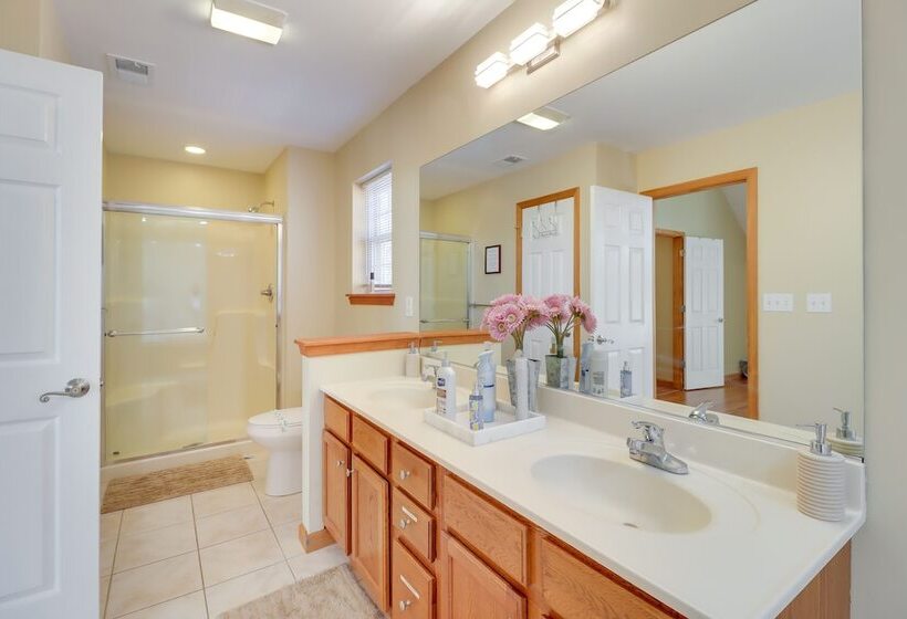Spacious Poconos Home ~ 12 Mi To Camelback Resort!