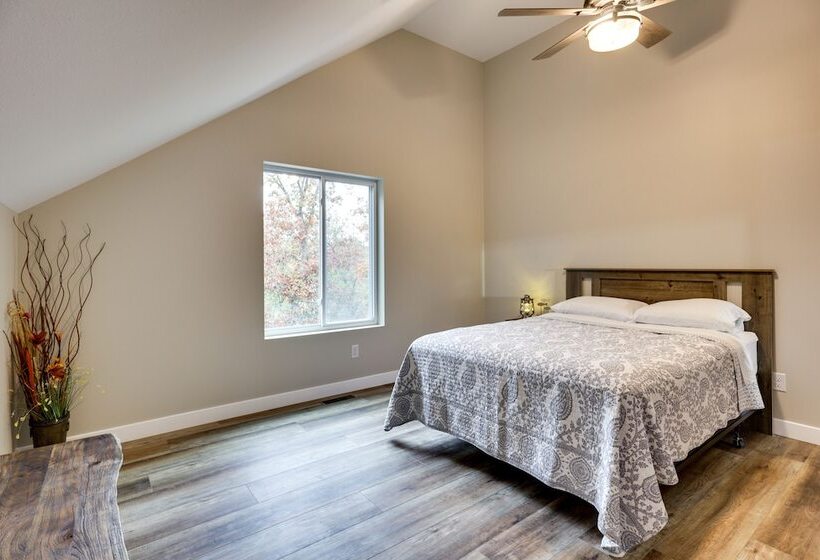 Spacious + Serene Camdenton Home W/ Hot Tub!