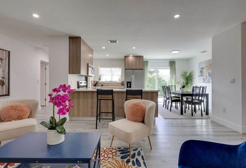 Spacious + Serene Miami Home: Walk To Metrorail!