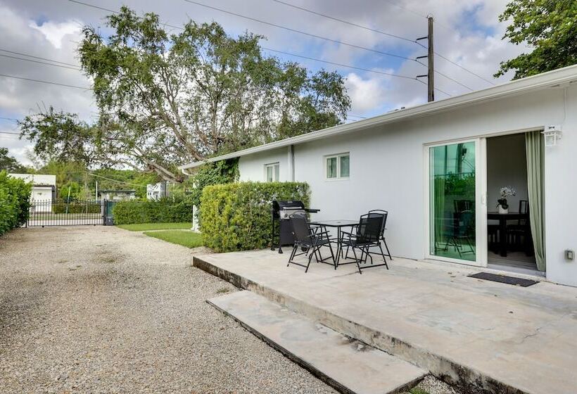 Spacious + Serene Miami Home: Walk To Metrorail!