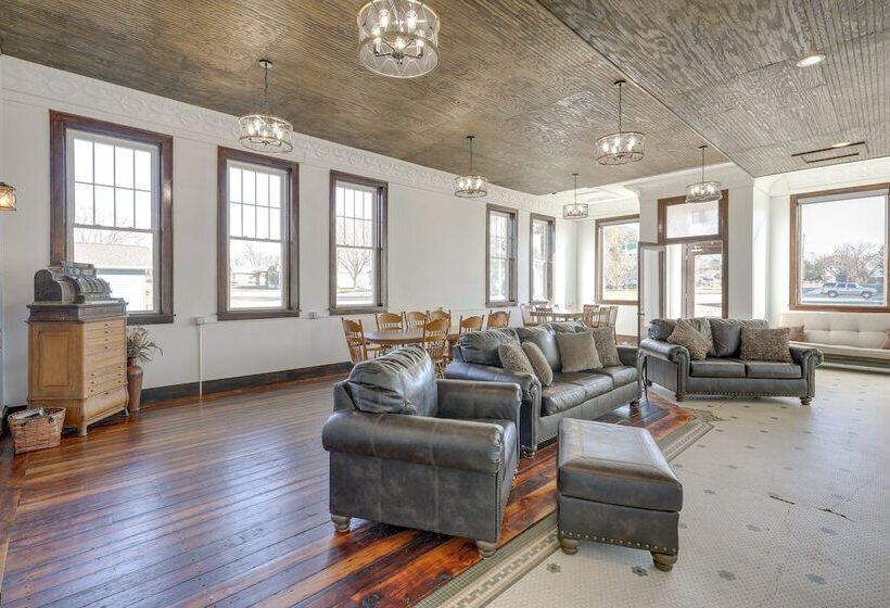 Spacious South Dakota Retreat Near Golfing!