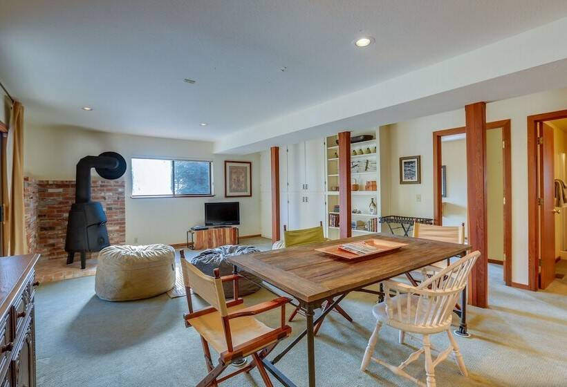 Spacious Tahoe Vista Cabin: Hot Tub, Walk To Beach