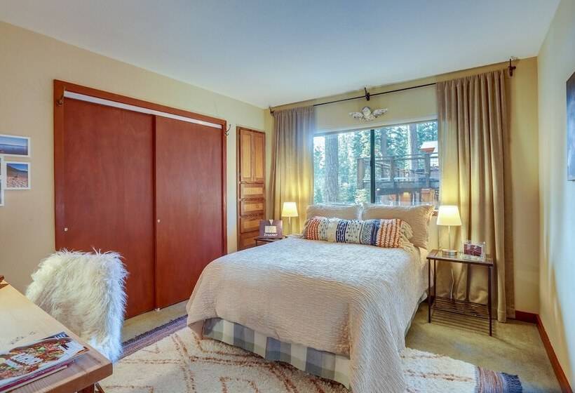 Spacious Tahoe Vista Cabin: Hot Tub, Walk To Beach