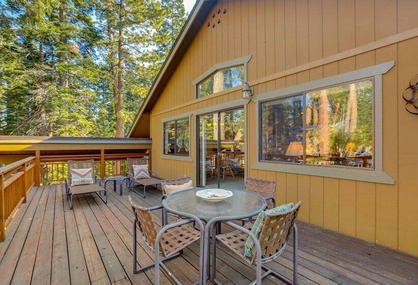 Spacious Tahoe Vista Cabin: Hot Tub, Walk To Beach