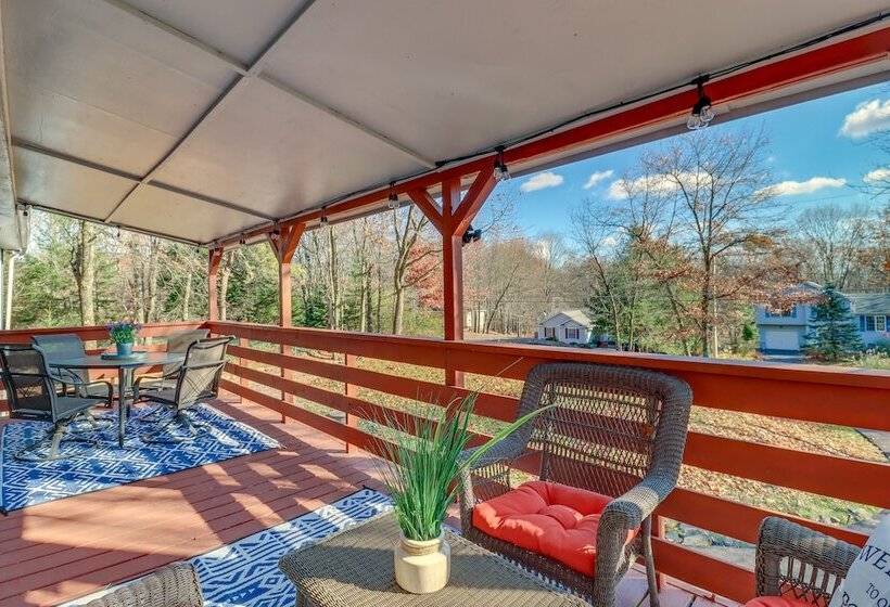 Stellar Long Pond Home With Hot Tub And Fire Pit!