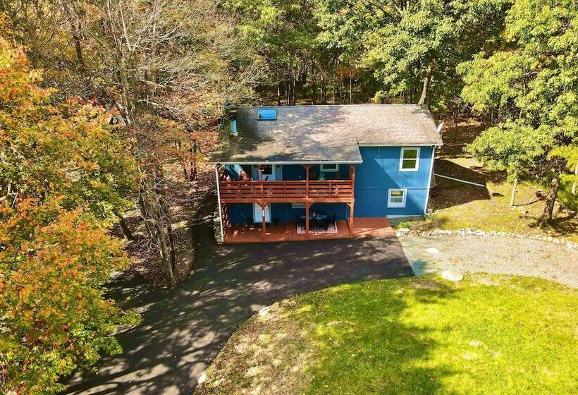 Stellar Long Pond Home With Hot Tub And Fire Pit!