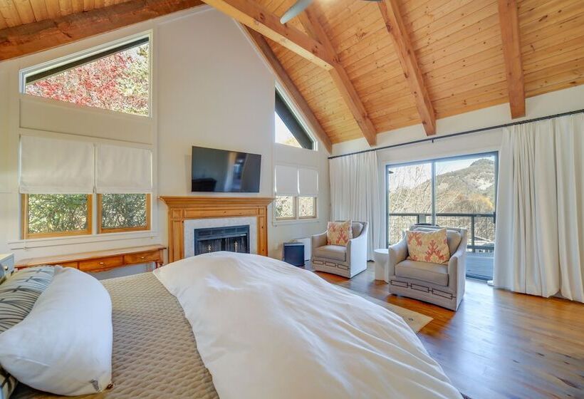 Stunning Cashiers Vacation Home W/ Mountain Views!