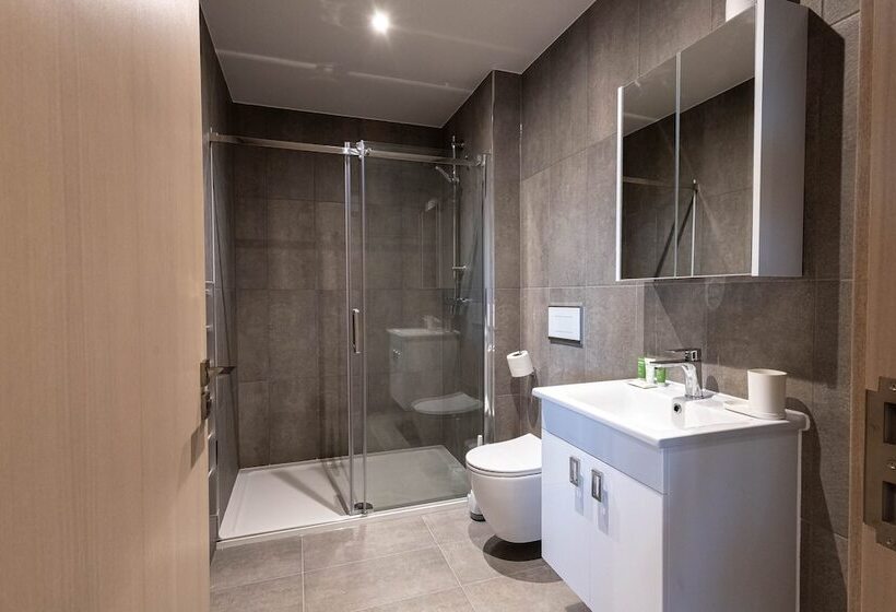 Stunning City View Apartments In Milton Keynes, Central Location Close To Everything, Free Parking