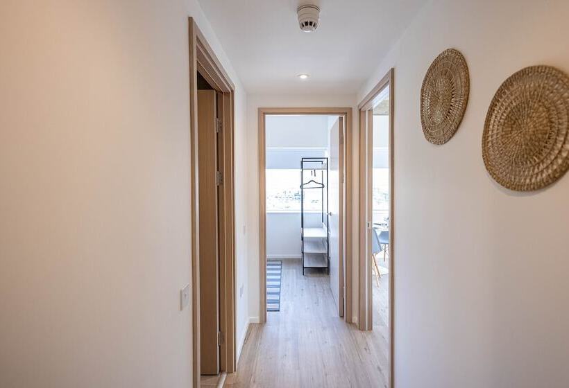 Stunning City View Apartments In Milton Keynes, Central Location Close To Everything, Free Parking