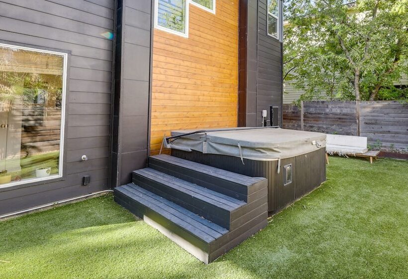 Stylish Austin Home W/ Hot Tub: 3 Mi To Downtown!