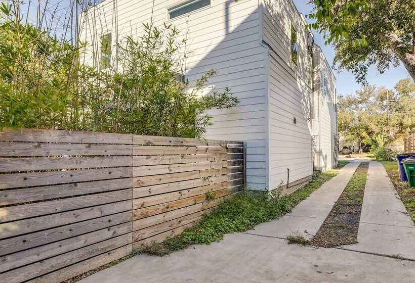 Stylish Austin Home W/ Hot Tub: 3 Mi To Downtown!