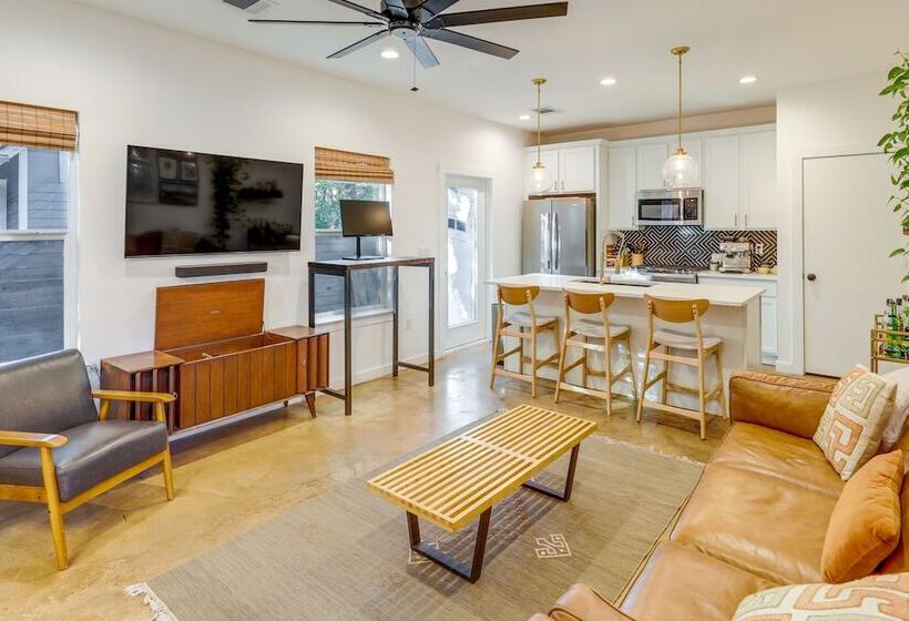 Stylish Austin Home W/ Hot Tub: 3 Mi To Downtown!