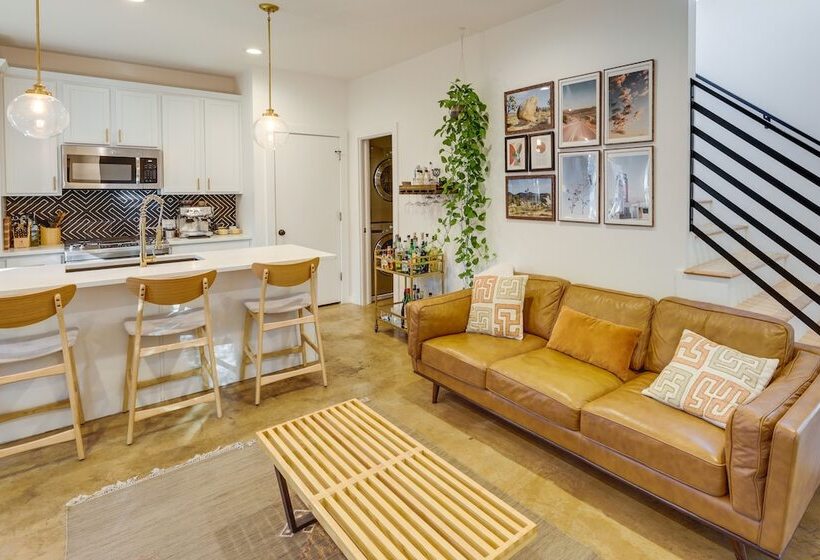 Stylish Austin Home W/ Hot Tub: 3 Mi To Downtown!