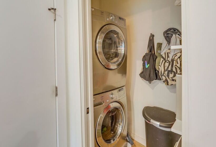 Stylish Austin Home W/ Hot Tub: 3 Mi To Downtown!