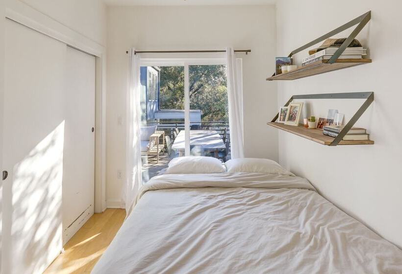 Stylish Austin Home W/ Hot Tub: 3 Mi To Downtown!