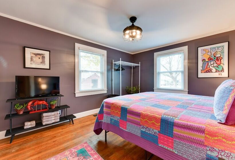 Stylish Charlotte Home W/ Smart Tv: 1 Mi To Noda!