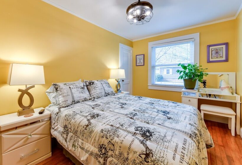 Stylish Charlotte Home W/ Smart Tv: 1 Mi To Noda!