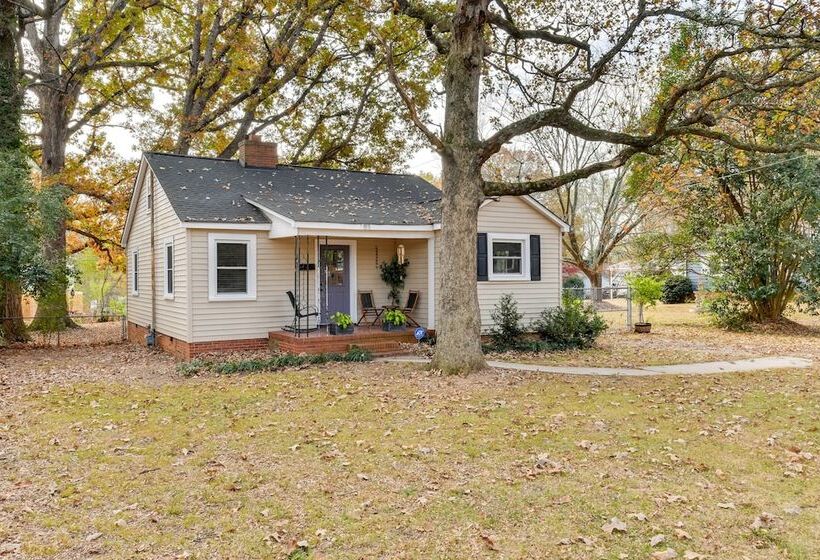 Stylish Charlotte Home W/ Smart Tv: 1 Mi To Noda!