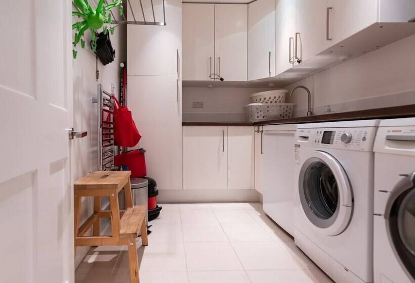 The Clapham Crib Spacious 4bdr House With Patio