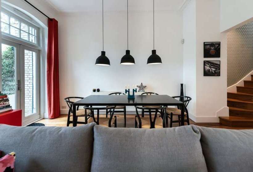 The Clapham Crib Spacious 4bdr House With Patio