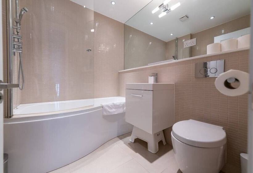 The Clapham Crib Spacious 4bdr House With Patio