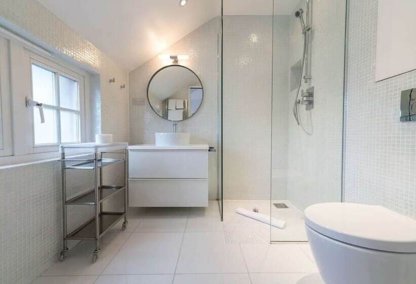 The Clapham Crib Spacious 4bdr House With Patio