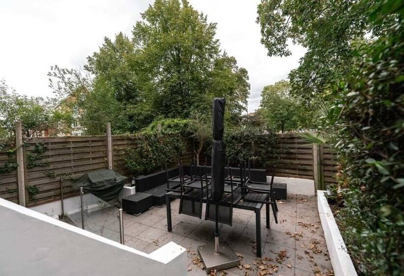 The Clapham Crib Spacious 4bdr House With Patio