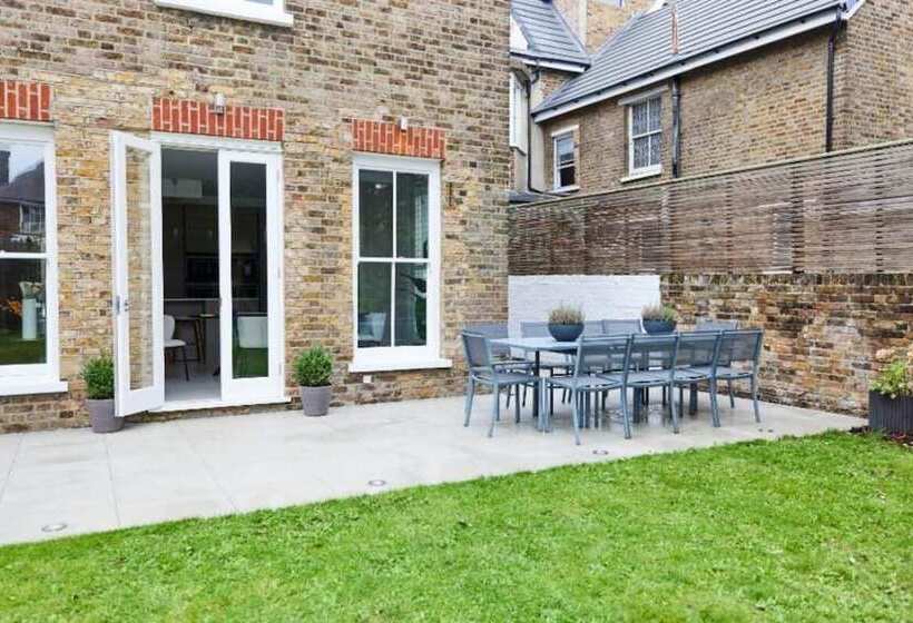 The Ealing Space Classy 5bdr House With Garden And Parking