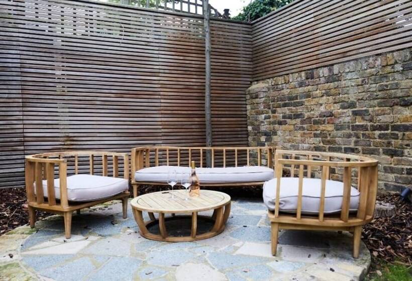 The Ealing Space Classy 5bdr House With Garden And Parking