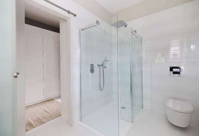 The Ealing Space Classy 5bdr House With Garden And Parking