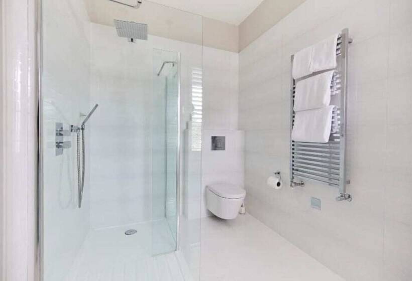 The Ealing Space Classy 5bdr House With Garden And Parking