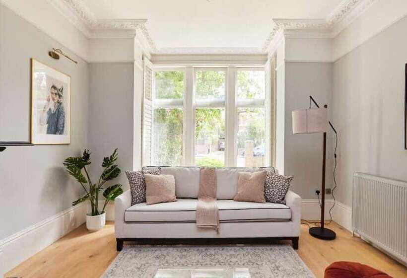 The Ealing Space Classy 5bdr House With Garden And Parking