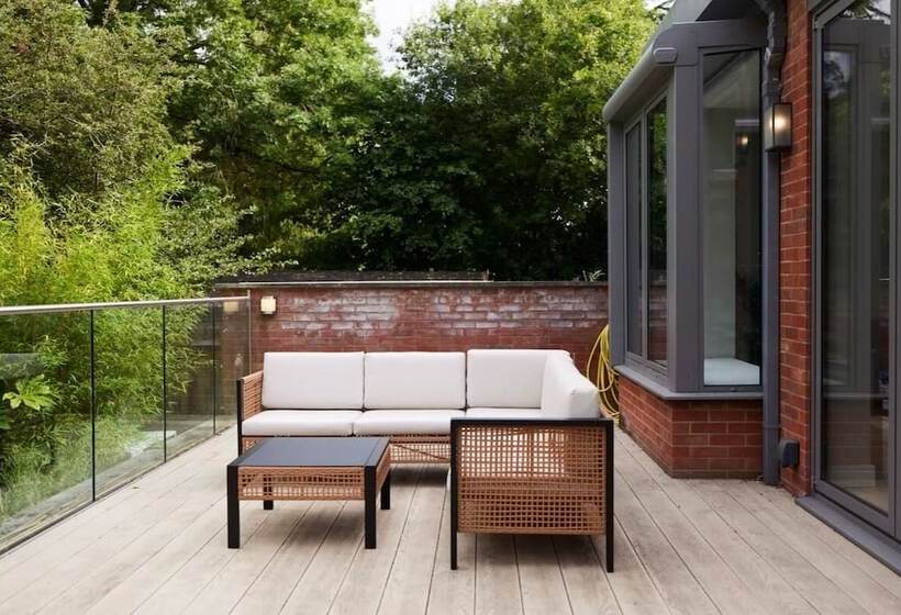 The Hanger Hill Park Escape Spacious 4bdr House With Garden