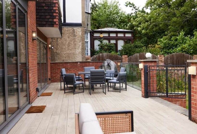 The Hanger Hill Park Escape Spacious 4bdr House With Garden