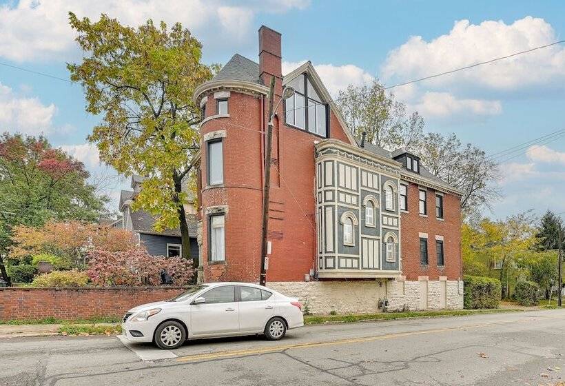 The Historic  Bell House  In Downtown Lexington