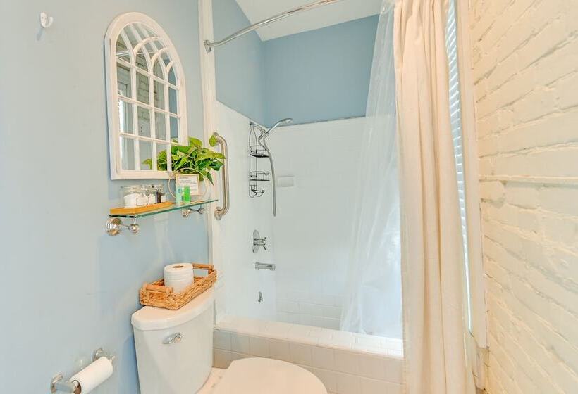 The Historic  Bell House  In Downtown Lexington