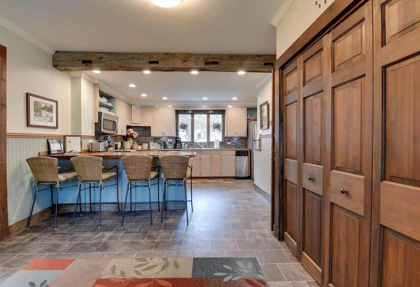 The Hobble Inn In Historic Stowe: 8 Mi To Ski!