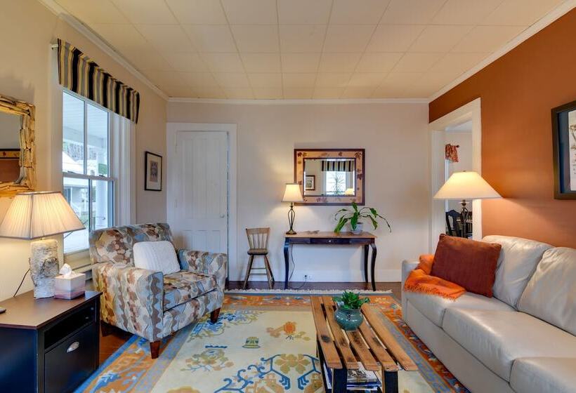 The Hobble Inn In Historic Stowe: 8 Mi To Ski!