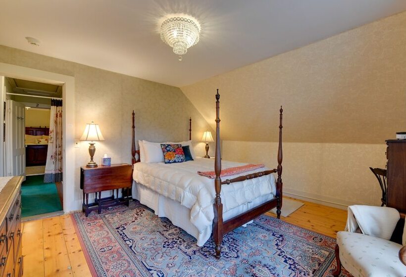 The Hobble Inn In Historic Stowe: 8 Mi To Ski!